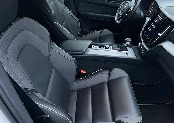 Volvo XC 60 cena 133500 przebieg: 143445, rok produkcji 2020 z Szczecin małe 742